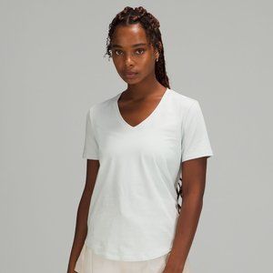 Lululemon - LOVE TEE SHORT SLEEVE V-NECK T-SHIRT *CURVED HEM - sz 6